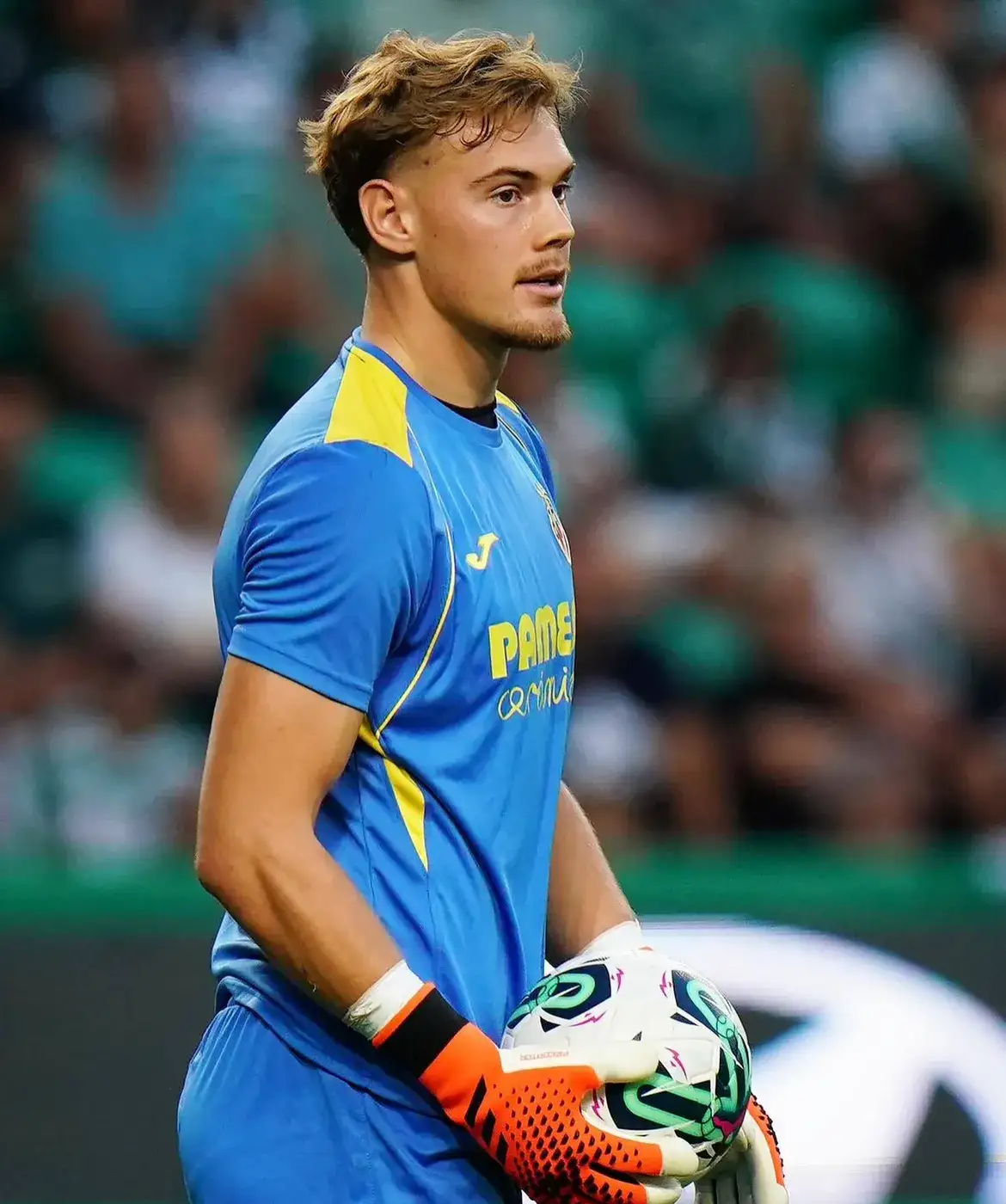 开云APP下载-包含比利亚雷亚尔迎荷甲关键赛，转会期完成体检，更衣室稳定，高层口径保持一致的词条